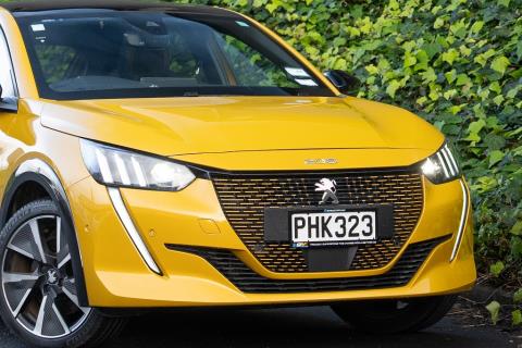 2022 Peugeot e-208 GT Electric - Thumbnail