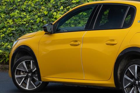 2022 Peugeot e-208 GT Electric - Thumbnail