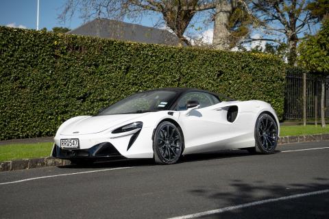 2023 McLaren Artura - Thumbnail