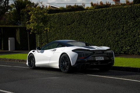 2023 McLaren Artura - Thumbnail