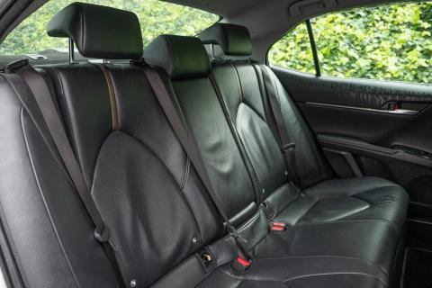 2019 Toyota Camry G Hybrid - Thumbnail