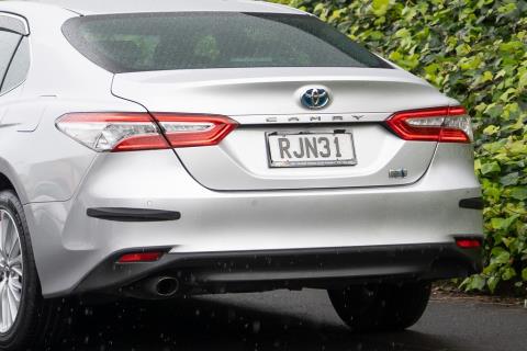 2019 Toyota Camry G Hybrid - Thumbnail