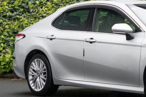 2019 Toyota Camry G Hybrid - Thumbnail