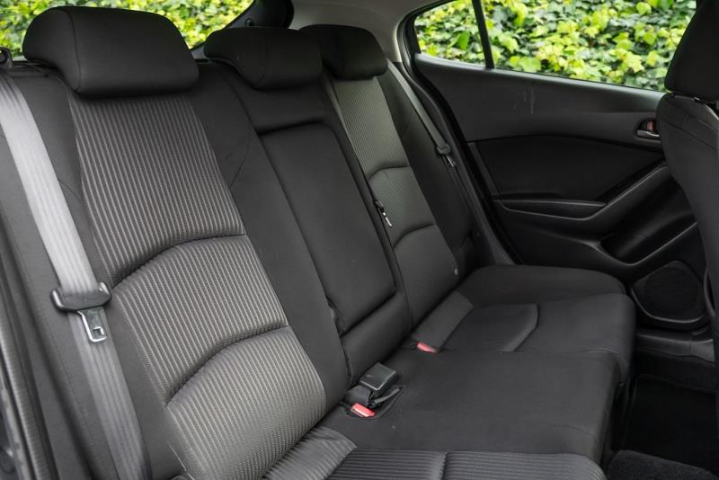 2014 Mazda Axela 15S / 3 Sport