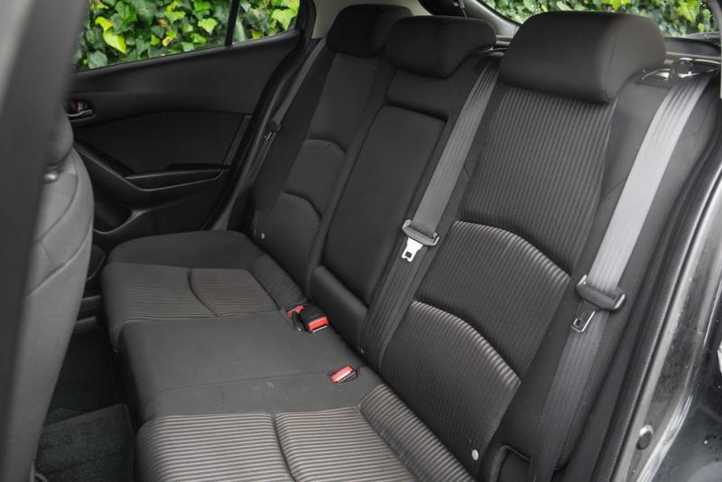 2014 Mazda Axela 15S / 3 Sport