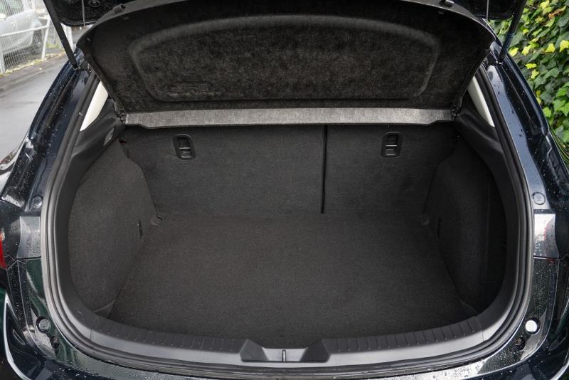 2014 Mazda Axela 15S / 3 Sport