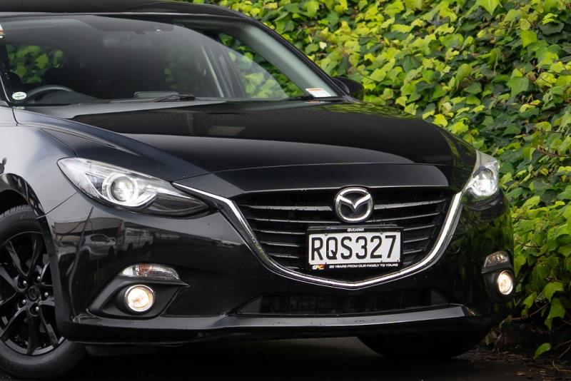 2014 Mazda Axela 15S / 3 Sport