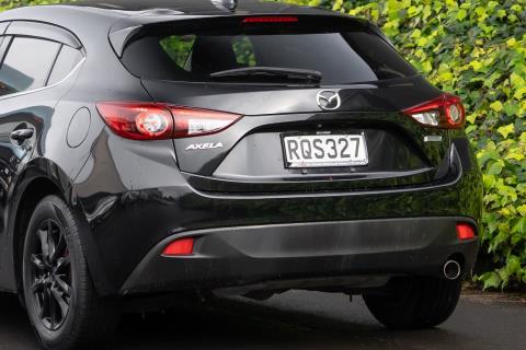 2014 Mazda Axela 15S / 3 Sport - Thumbnail