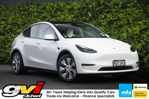 2023 Tesla Model Y Long Range - Thumbnail