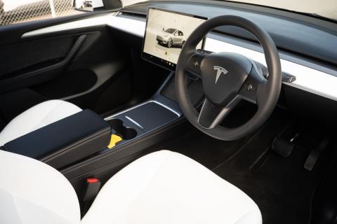 2023 Tesla Model Y Long Range - Thumbnail