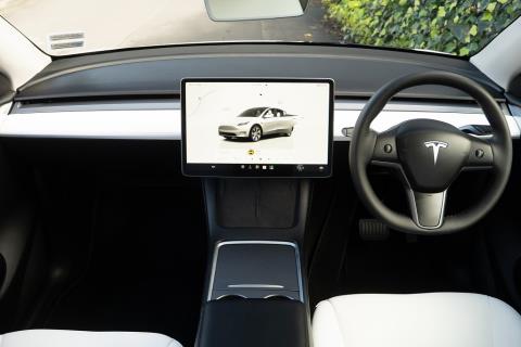 2023 Tesla Model Y Long Range - Thumbnail