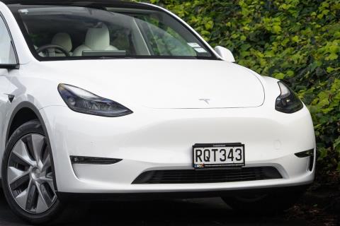 2023 Tesla Model Y Long Range - Thumbnail