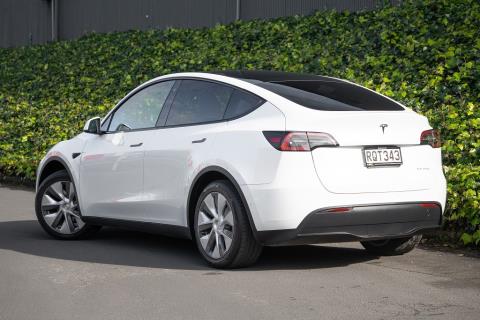 2023 Tesla Model Y Long Range - Thumbnail