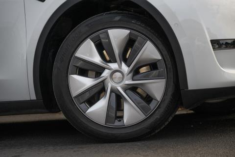 2023 Tesla Model Y Long Range - Thumbnail