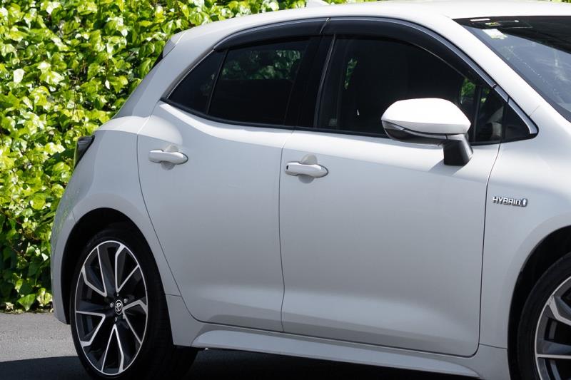 2018 Toyota Corolla Hybrid /  Auris