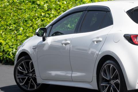 2018 Toyota Corolla Hybrid /  Auris - Thumbnail