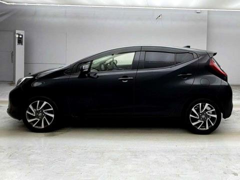2021 Toyota Aqua Z Hybrid - Thumbnail