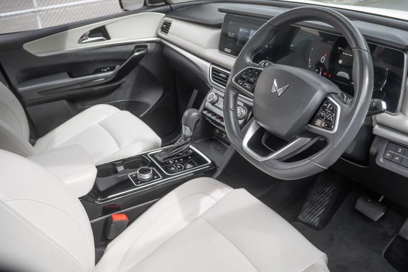 2024 Mahindra XUV700 AX7L Black Edition