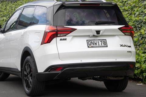 2024 Mahindra XUV700 AX7L Black Edition - Thumbnail