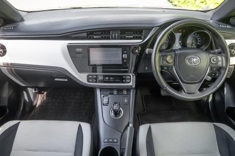 2017 Toyota Auris Hybrid G / Corolla - Thumbnail