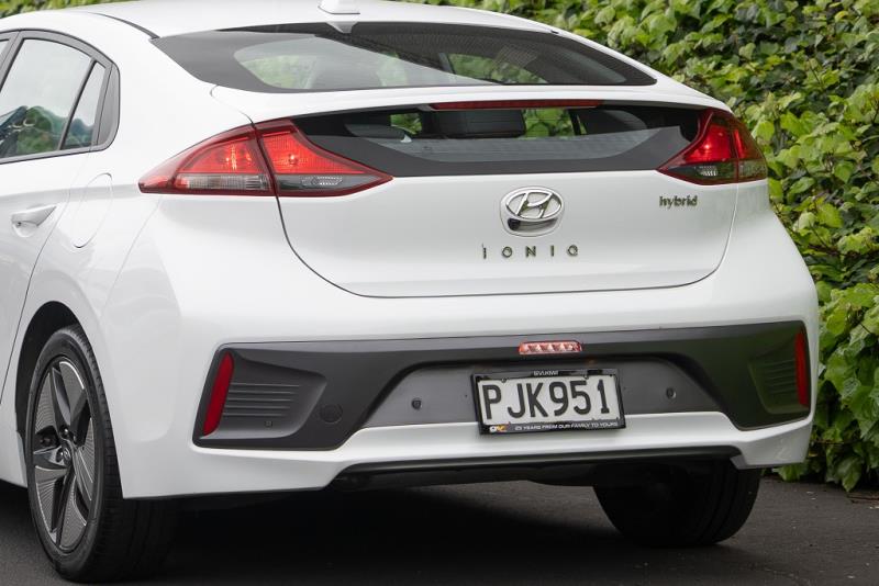 2022 Hyundai IONIQ Hybrid