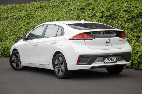 2022 Hyundai IONIQ Hybrid - Thumbnail