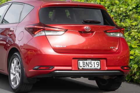 2017 Toyota Corolla GLX / Auris 1.8P - Thumbnail