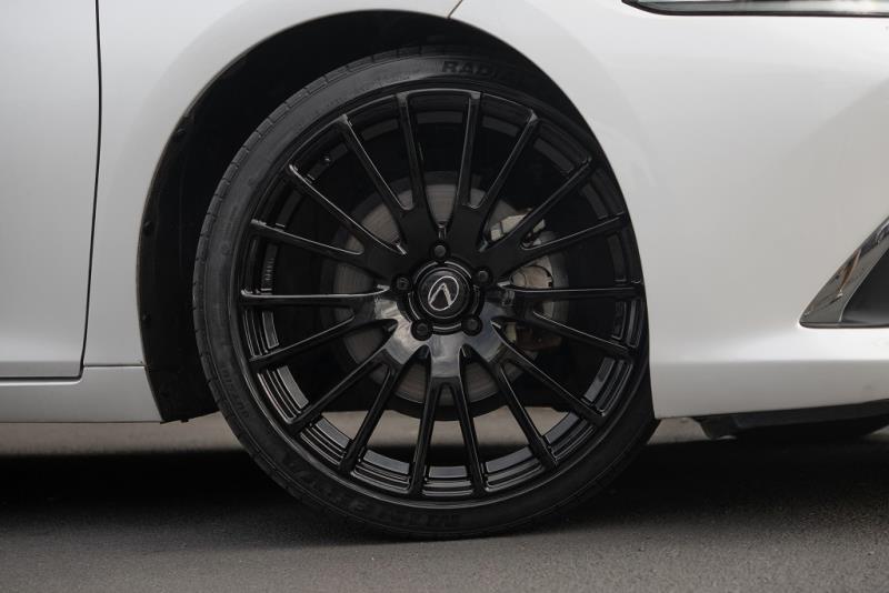 2019 Lexus ES 300h Hybrid