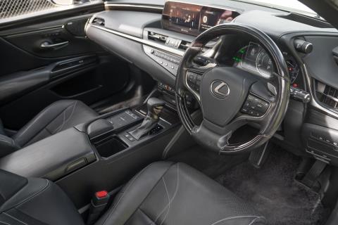 2019 Lexus ES 300h Hybrid - Thumbnail