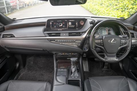 2019 Lexus ES 300h Hybrid - Thumbnail