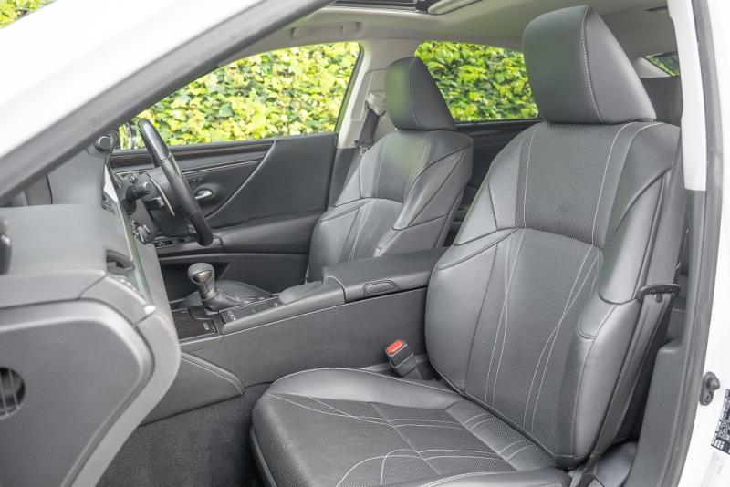 2019 Lexus ES 300h Hybrid