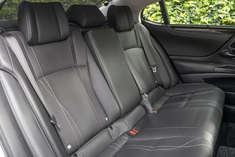 2019 Lexus ES 300h Hybrid