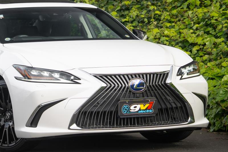 2019 Lexus ES 300h Hybrid