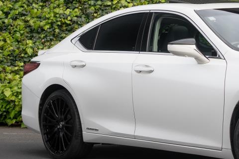 2019 Lexus ES 300h Hybrid - Thumbnail
