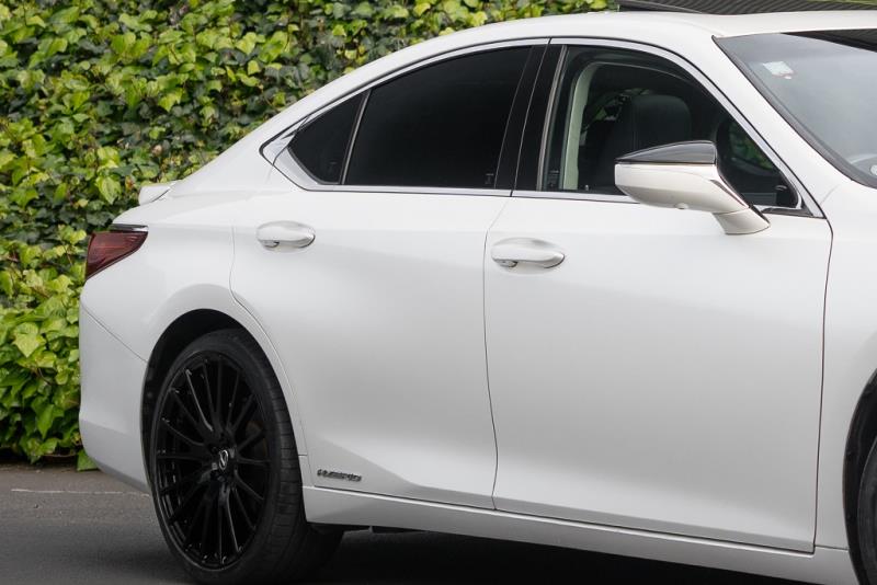 2019 Lexus ES 300h Hybrid