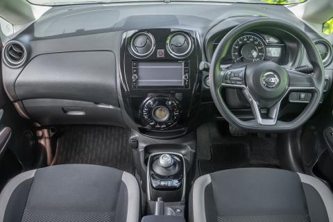 2018 Nissan Note e-Power X - Thumbnail