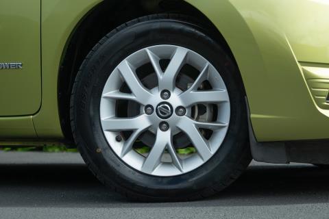 2018 Nissan Note e-Power X - Thumbnail