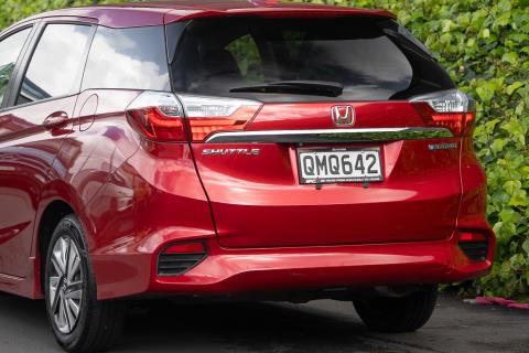 2016 Honda Shuttle X Hybrid - Thumbnail