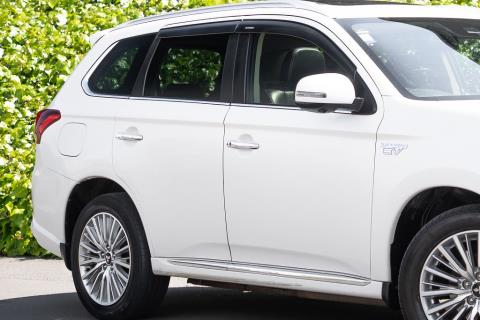 2018 Mitsubishi Outlander PHEV G - Thumbnail