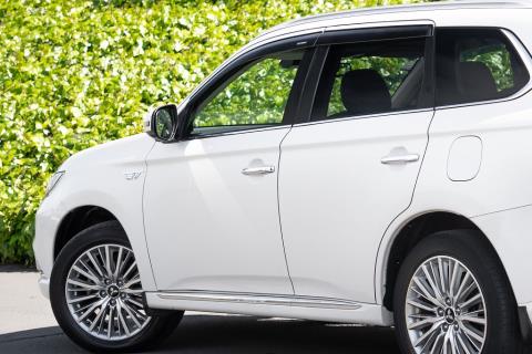 2018 Mitsubishi Outlander PHEV G - Thumbnail