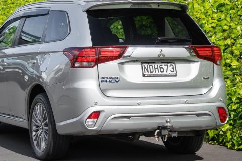 2020 Mitsubishi Outlander XLS PHEV - Thumbnail