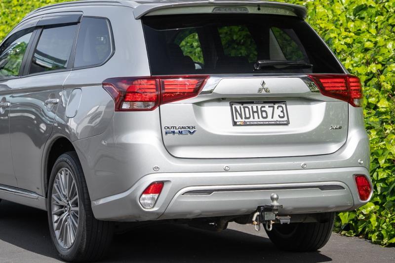 2020 Mitsubishi Outlander XLS PHEV