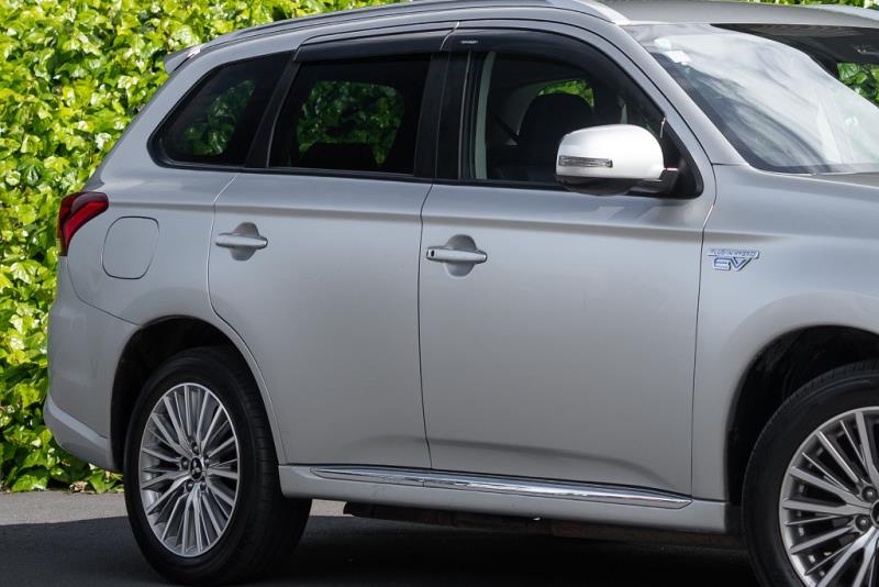 2020 Mitsubishi Outlander XLS PHEV