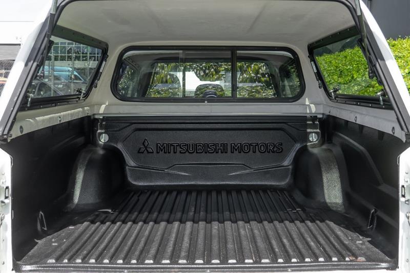 2020 Mitsubishi Triton VRX 4x4