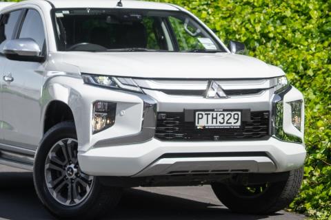2020 Mitsubishi Triton VRX 4x4 - Thumbnail
