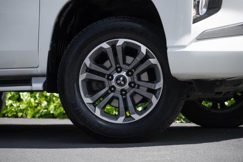 2020 Mitsubishi Triton VRX 4x4 - Thumbnail